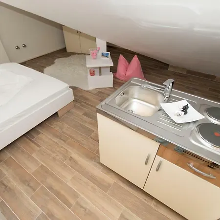 Matanovi Dvori アパート マカルスカ