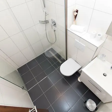 Matanovi Dvori マカルスカ