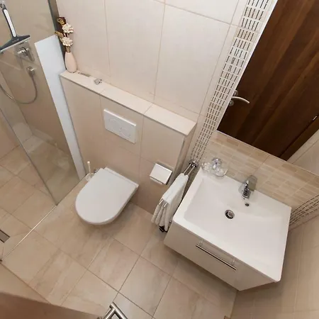 Matanovi Dvori アパート *